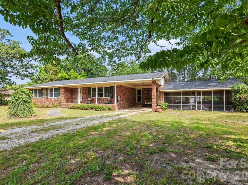 6774 Woodhaven Road, Kershaw, SC 29067.  MLS# CAR4394600, YatesRealty ID 33752. 