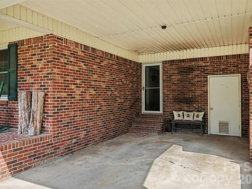 6774 Woodhaven Road, Kershaw, SC 29067.  MLS# CAR4394600, YatesRealty ID 33752. 