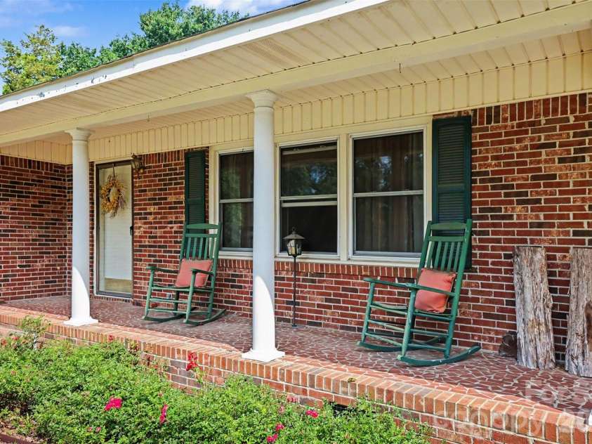 6774 Woodhaven Road, Kershaw, SC 29067.  MLS# CAR4394600, YatesRealty ID 33752. 