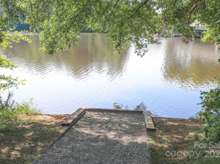 121 Atwater Landing Drive, Mooresville, NC 28117.  MLS# CAR4283483, YatesRealty ID 33754. 