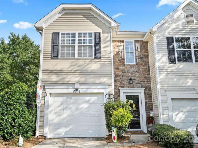 2103 Midnight Blue Lane, Fort Mill, SC 29708.  MLS# CAR4291358, YatesRealty ID 33755. 