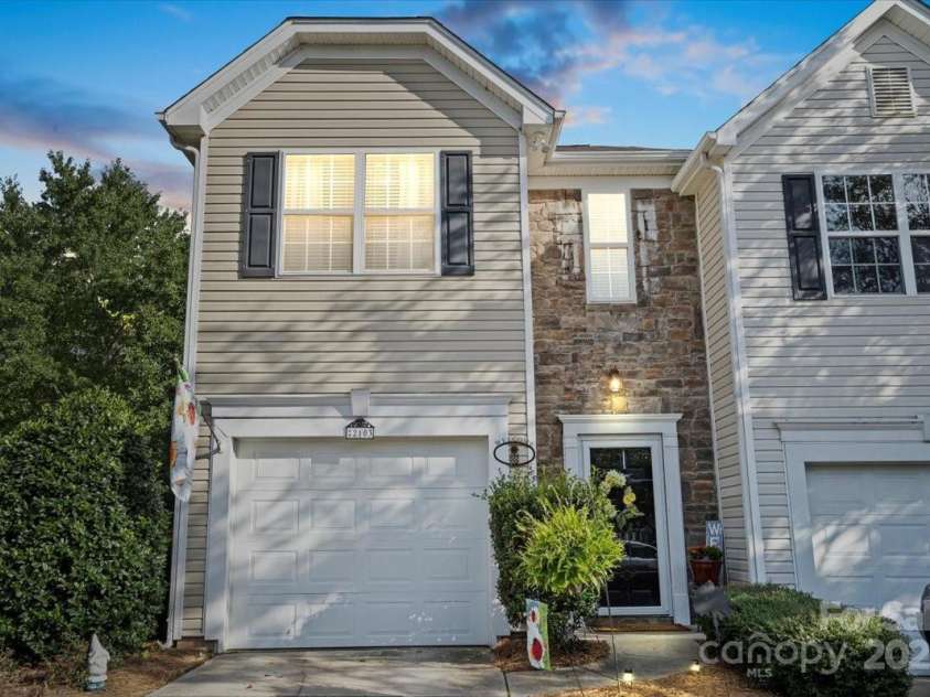 2103 Midnight Blue Lane, Fort Mill, SC 29708.  MLS# CAR4291358, YatesRealty ID 33755. 