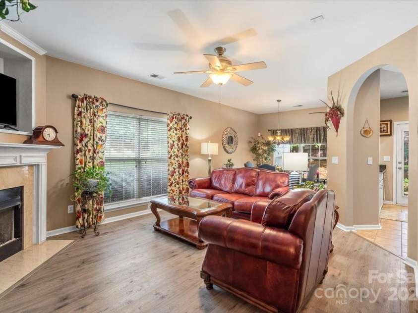 2103 Midnight Blue Lane, Fort Mill, SC 29708.  MLS# CAR4291358, YatesRealty ID 33755. 