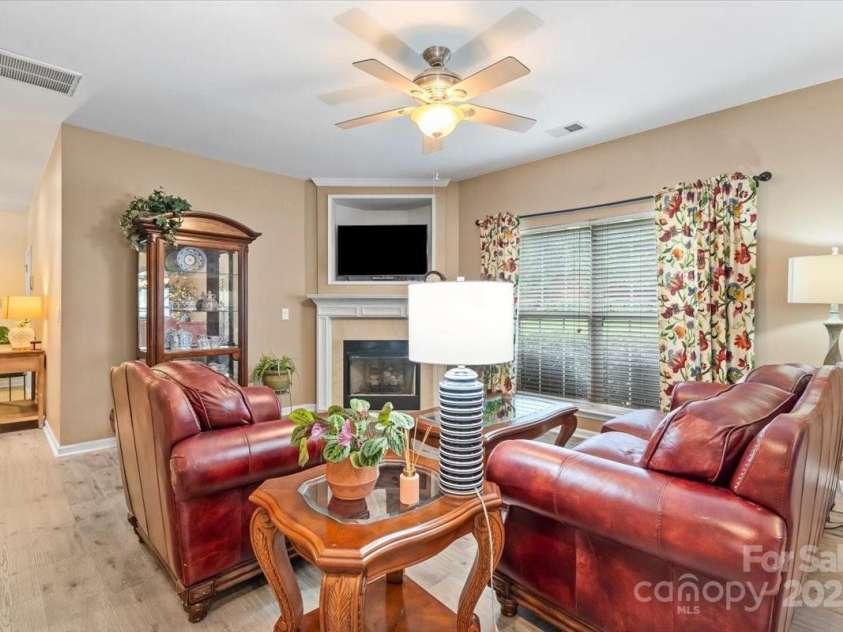 2103 Midnight Blue Lane, Fort Mill, SC 29708.  MLS# CAR4291358, YatesRealty ID 33755. 