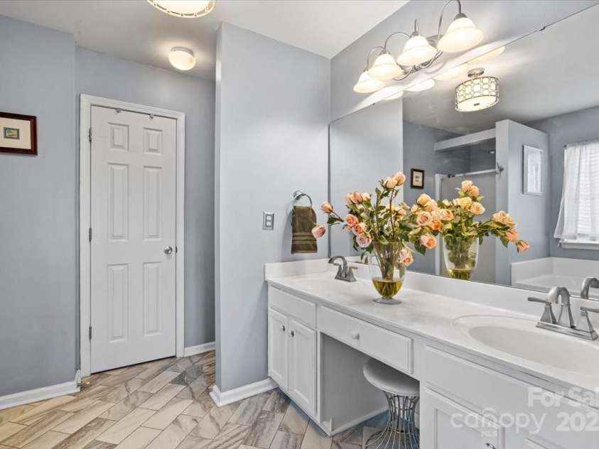 2103 Midnight Blue Lane, Fort Mill, SC 29708.  MLS# CAR4291358, YatesRealty ID 33755. 