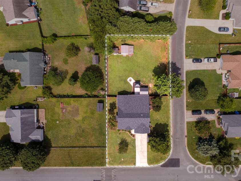 2915 Dairy Farm Drive, Monroe, NC 28110.  MLS# CAR4394201, YatesRealty ID 33755. 