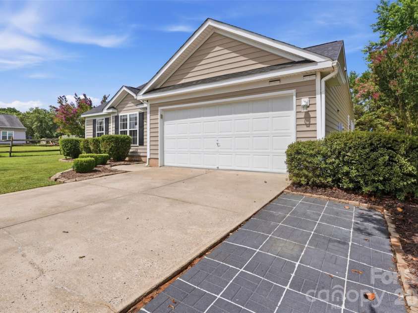 2915 Dairy Farm Drive, Monroe, NC 28110.  MLS# CAR4394201, YatesRealty ID 33755. 
