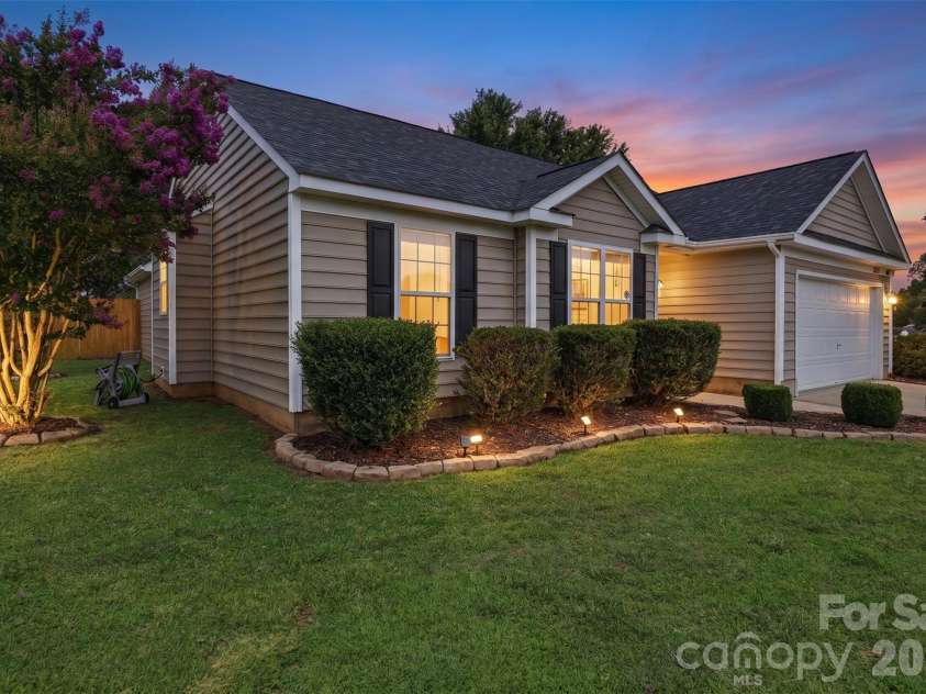 2915 Dairy Farm Drive, Monroe, NC 28110.  MLS# CAR4394201, YatesRealty ID 33755. 