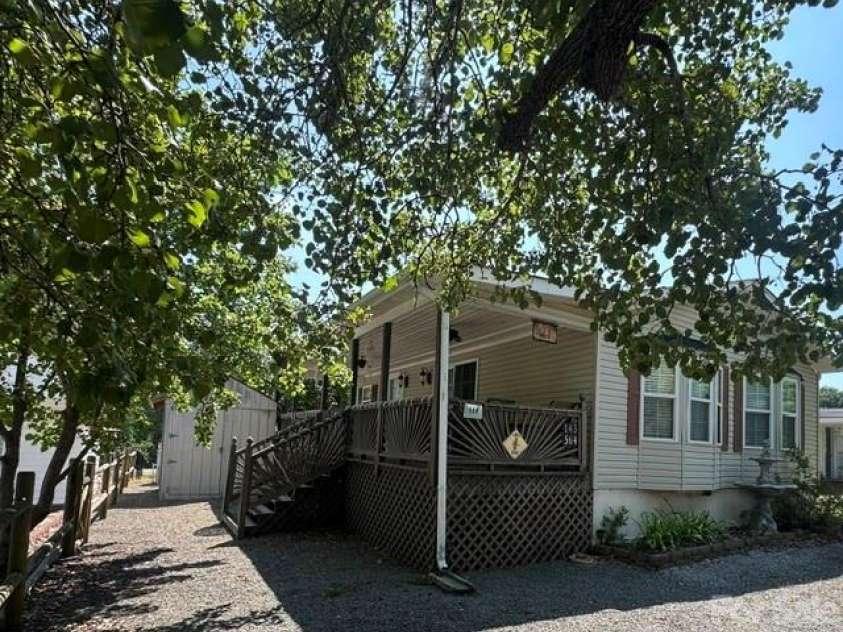143 Cardinal Drive, New London, NC 28127.  MLS# CAR4393839, YatesRealty ID 33756. 