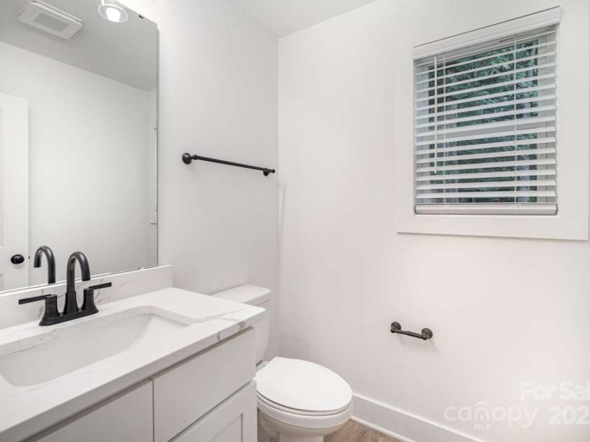 309 B Oakdale Avenue, Kannapolis, NC 28083.  MLS# CAR4287743, YatesRealty ID 33756. 