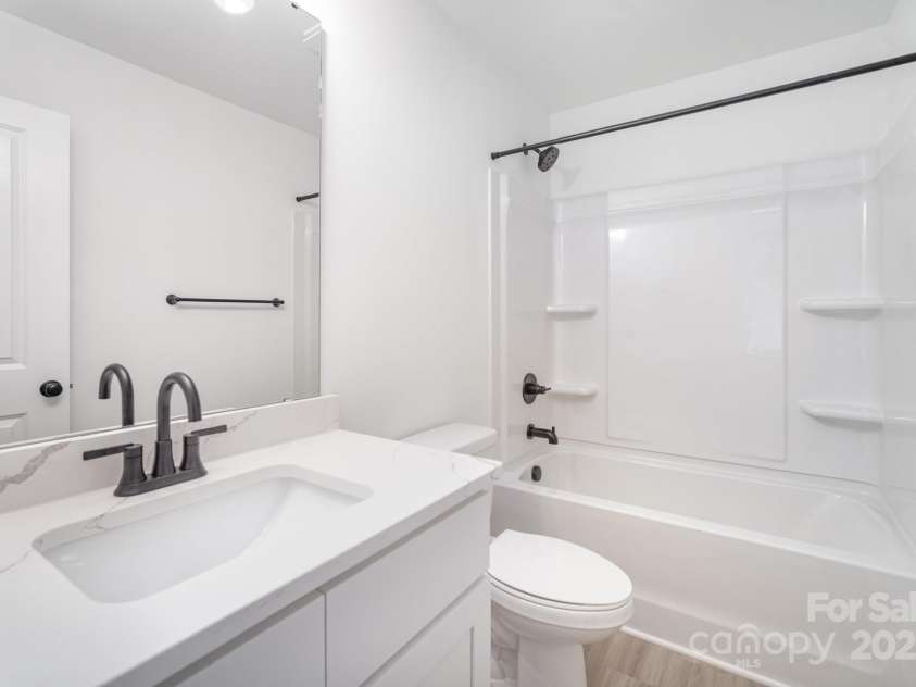 309 B Oakdale Avenue, Kannapolis, NC 28083.  MLS# CAR4287743, YatesRealty ID 33756. 