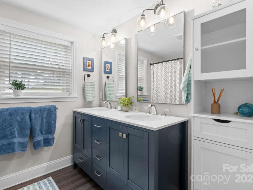 848 7th Street, Hickory, NC 28602.  MLS# CAR4293989, YatesRealty ID 33759. 