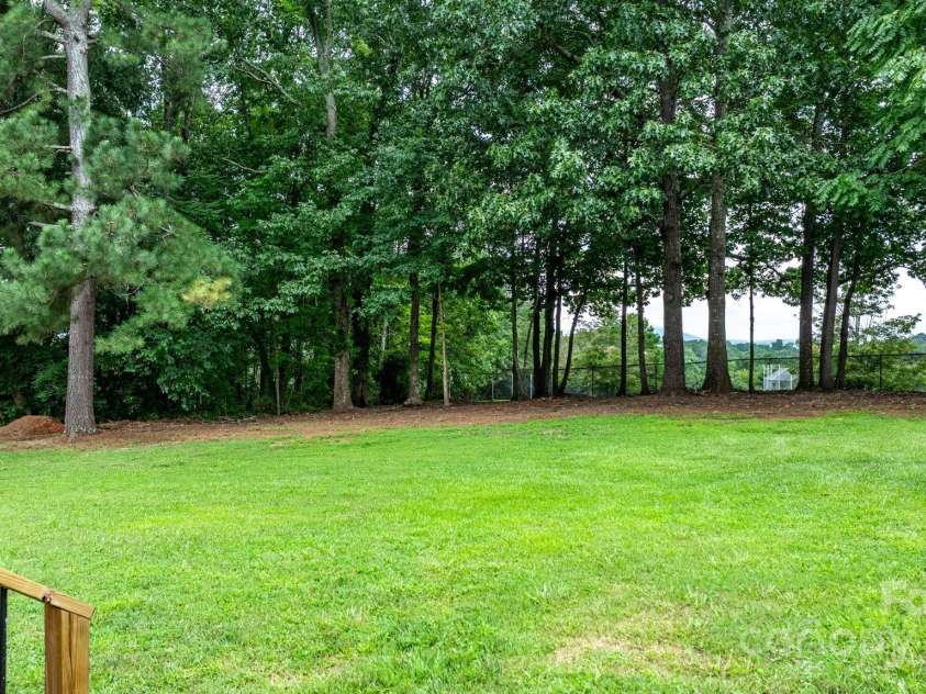 848 7th Street, Hickory, NC 28602.  MLS# CAR4293989, YatesRealty ID 33759. 