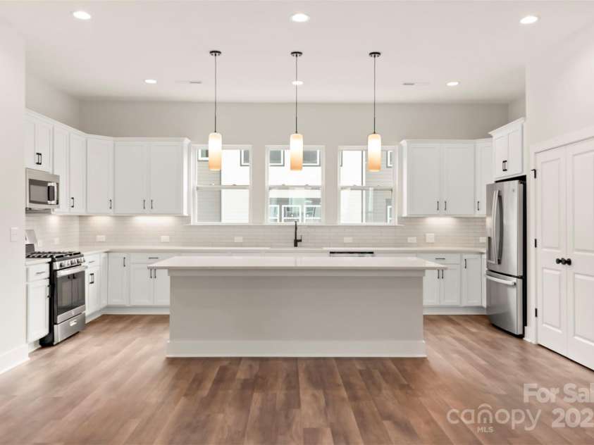 437 Nathaniel Way, Charlotte, NC 28213.  MLS# CAR4183054, YatesRealty ID 3376. Kitchen