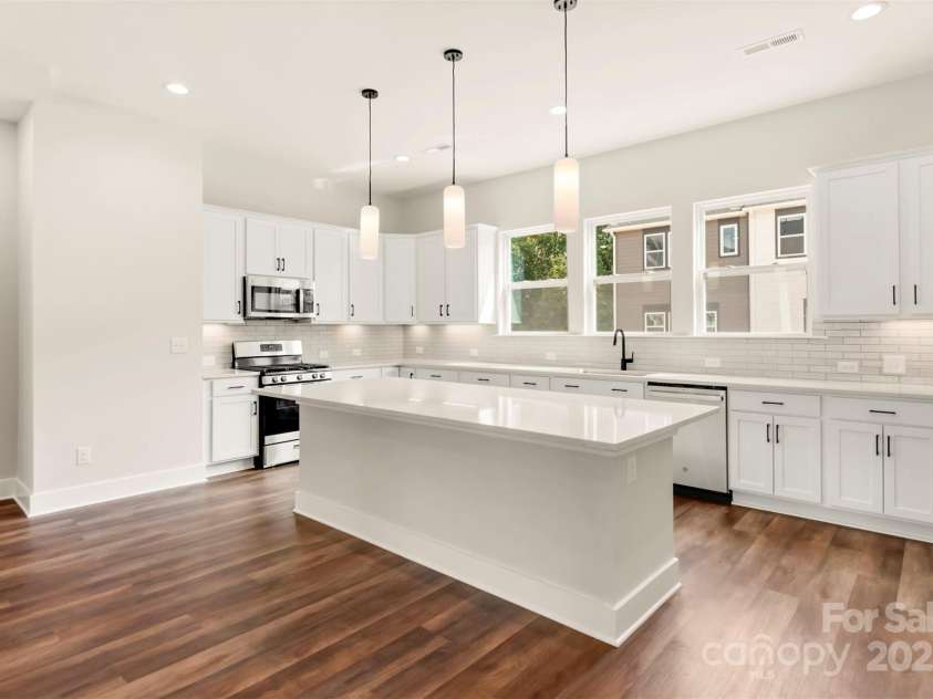 437 Nathaniel Way, Charlotte, NC 28213.  MLS# CAR4183054, YatesRealty ID 3376. Kitchen