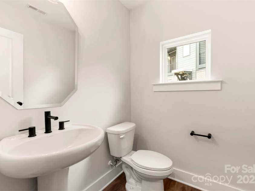 437 Nathaniel Way, Charlotte, NC 28213.  MLS# CAR4183054, YatesRealty ID 3376. Main Floor Powder Room
