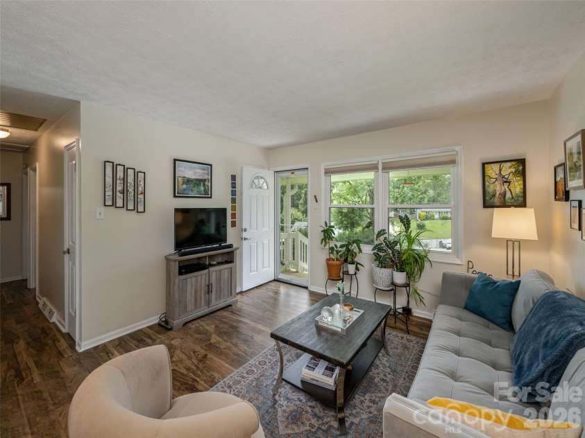 14 Fox Run Place, Fairview, NC 28730.  MLS# CAR4395541, YatesRealty ID 33760. 