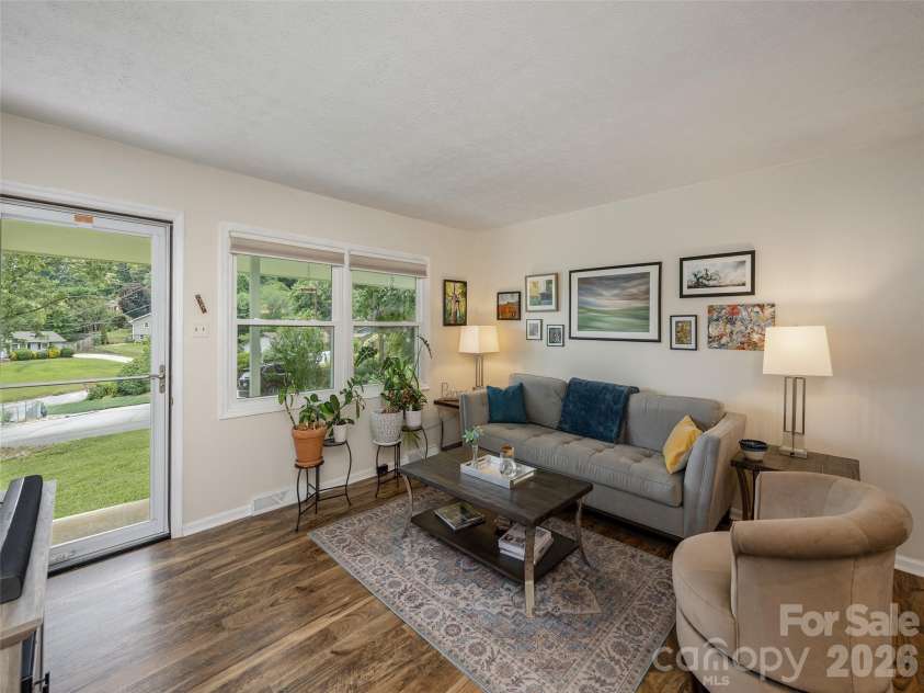 14 Fox Run Place, Fairview, NC 28730.  MLS# CAR4395541, YatesRealty ID 33760. 