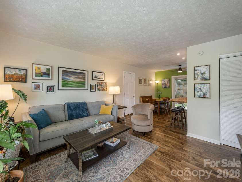 14 Fox Run Place, Fairview, NC 28730.  MLS# CAR4395541, YatesRealty ID 33760. 
