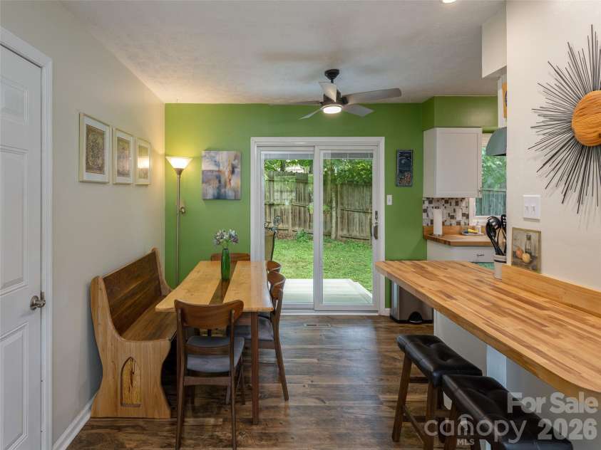 14 Fox Run Place, Fairview, NC 28730.  MLS# CAR4395541, YatesRealty ID 33760. 