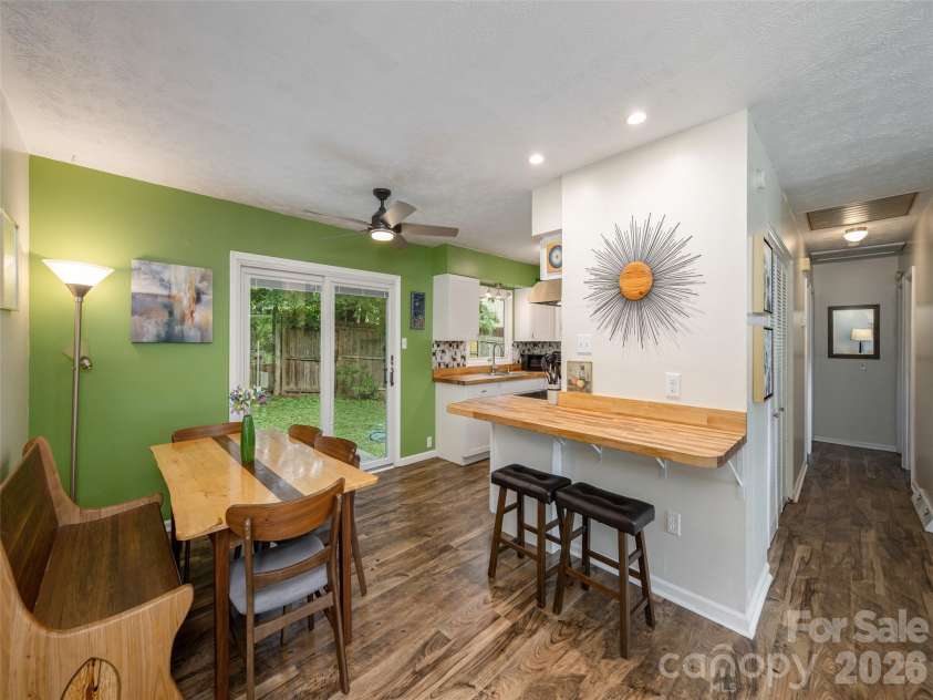 14 Fox Run Place, Fairview, NC 28730.  MLS# CAR4395541, YatesRealty ID 33760. 