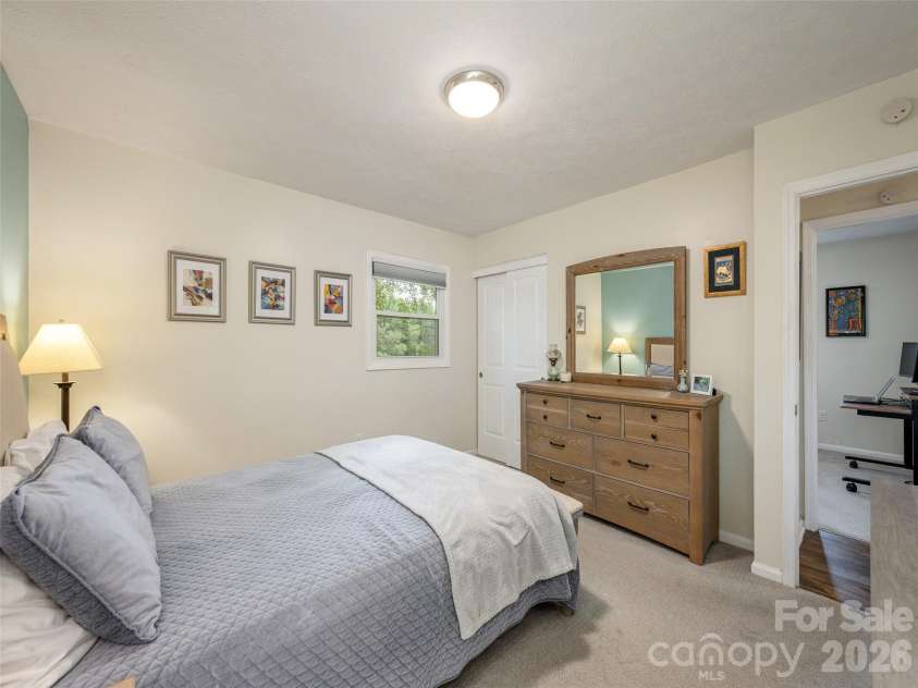 14 Fox Run Place, Fairview, NC 28730.  MLS# CAR4395541, YatesRealty ID 33760. 