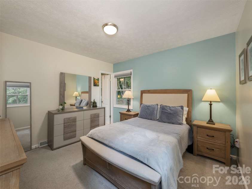 14 Fox Run Place, Fairview, NC 28730.  MLS# CAR4395541, YatesRealty ID 33760. 