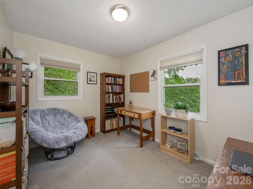 14 Fox Run Place, Fairview, NC 28730.  MLS# CAR4395541, YatesRealty ID 33760. 