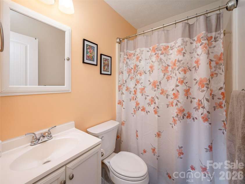 14 Fox Run Place, Fairview, NC 28730.  MLS# CAR4395541, YatesRealty ID 33760. 