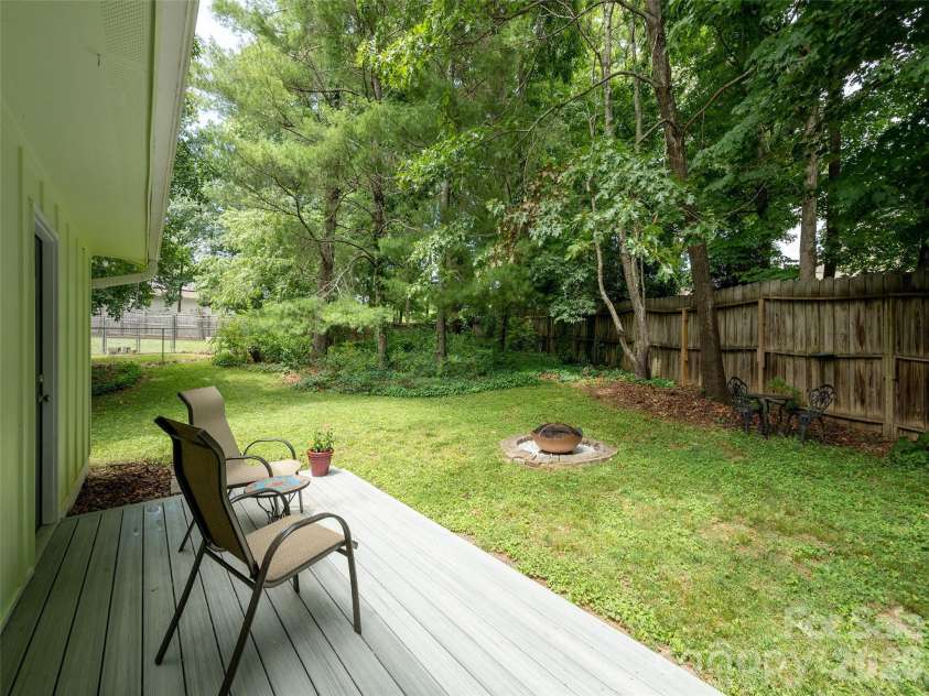 14 Fox Run Place, Fairview, NC 28730.  MLS# CAR4395541, YatesRealty ID 33760. 