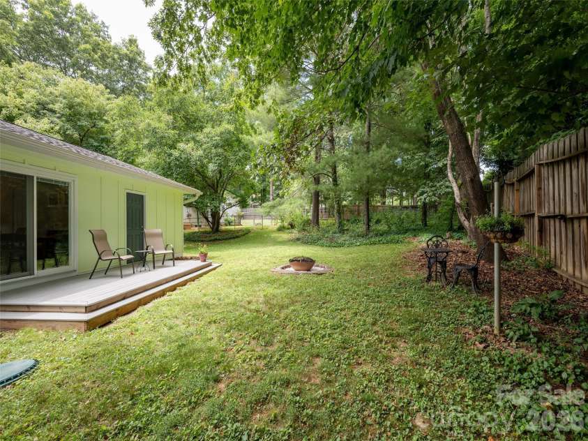 14 Fox Run Place, Fairview, NC 28730.  MLS# CAR4395541, YatesRealty ID 33760. 