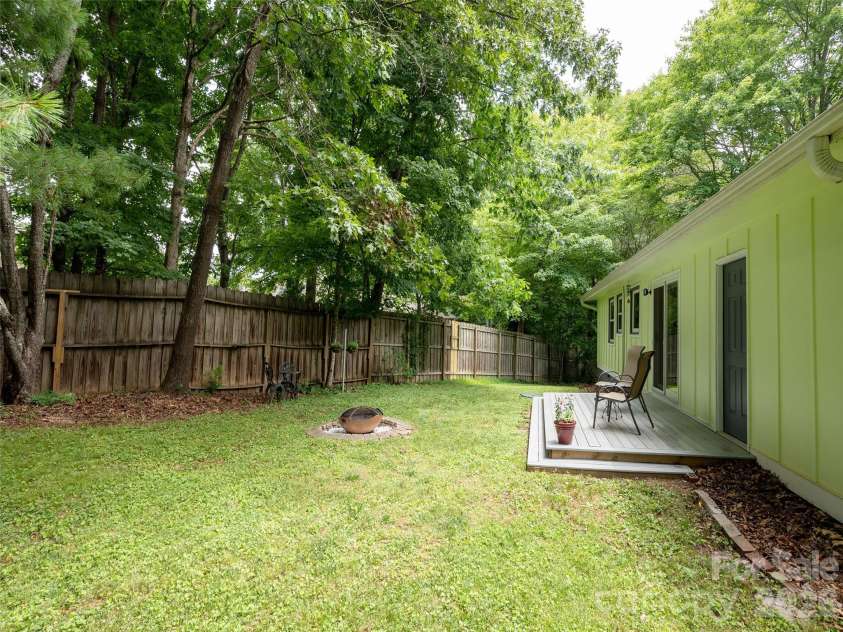 14 Fox Run Place, Fairview, NC 28730.  MLS# CAR4395541, YatesRealty ID 33760. 