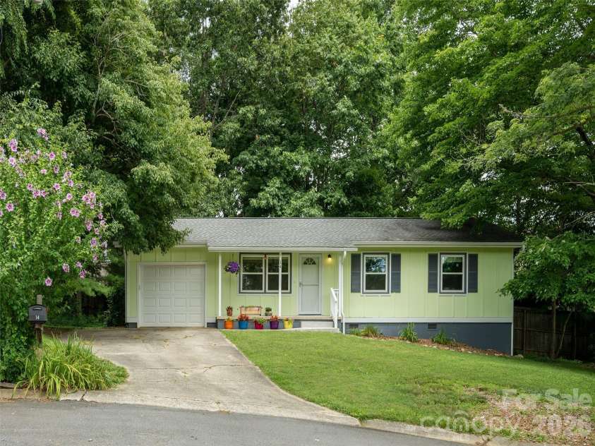 14 Fox Run Place, Fairview, NC 28730.  MLS# CAR4395541, YatesRealty ID 33760. 