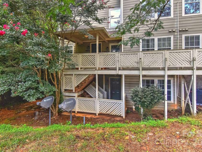 6500 Clavell Lane, Charlotte, NC 28210.  MLS# CAR4289455, YatesRealty ID 33760. Unit A - main lower level w/private entry.