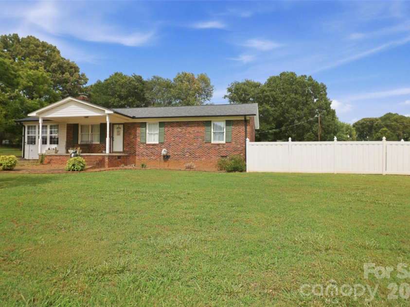 115 Arc Street, Bessemer City, NC 28016.  MLS# CAR4398207, YatesRealty ID 33761. 