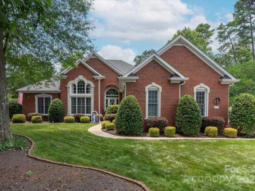 3003 Wedge Court, Matthews, NC 28104.  MLS# CAR4275141, YatesRealty ID 33762. 