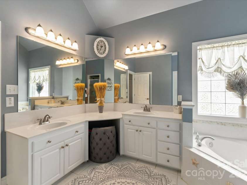 3003 Wedge Court, Matthews, NC 28104.  MLS# CAR4275141, YatesRealty ID 33762. 