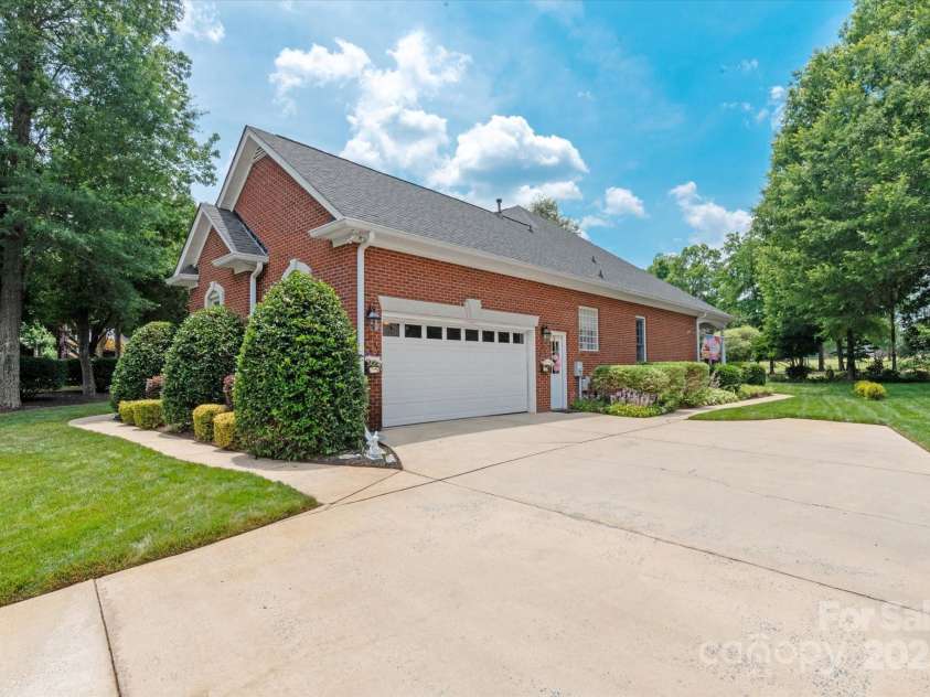 3003 Wedge Court, Matthews, NC 28104.  MLS# CAR4275141, YatesRealty ID 33762. 