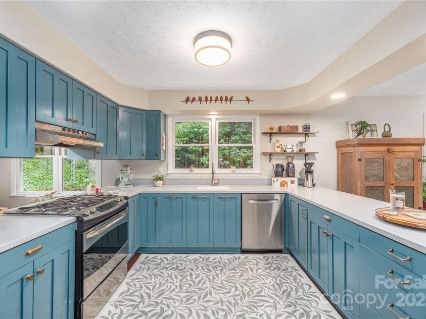 11 Claremont Drive, Flat Rock, NC 28731.  MLS# CAR4289127, YatesRealty ID 33763. Large Work Areas