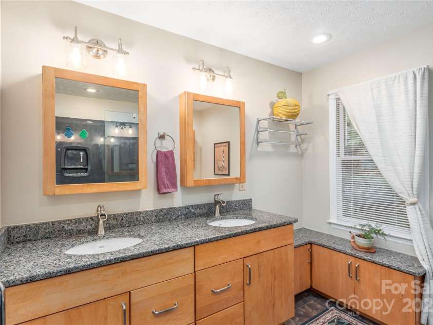 11 Claremont Drive, Flat Rock, NC 28731.  MLS# CAR4289127, YatesRealty ID 33763. Primary Bathroom