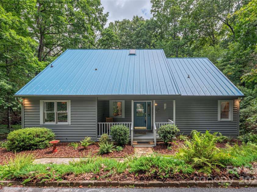 11 Claremont Drive, Flat Rock, NC 28731.  MLS# CAR4289127, YatesRealty ID 33763. Sweet Cottage Feel