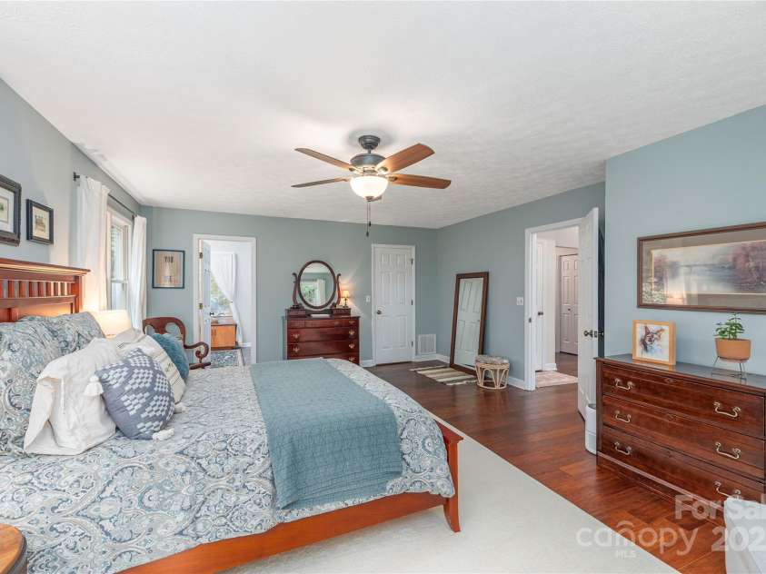 11 Claremont Drive, Flat Rock, NC 28731.  MLS# CAR4289127, YatesRealty ID 33763. Walk In Closet