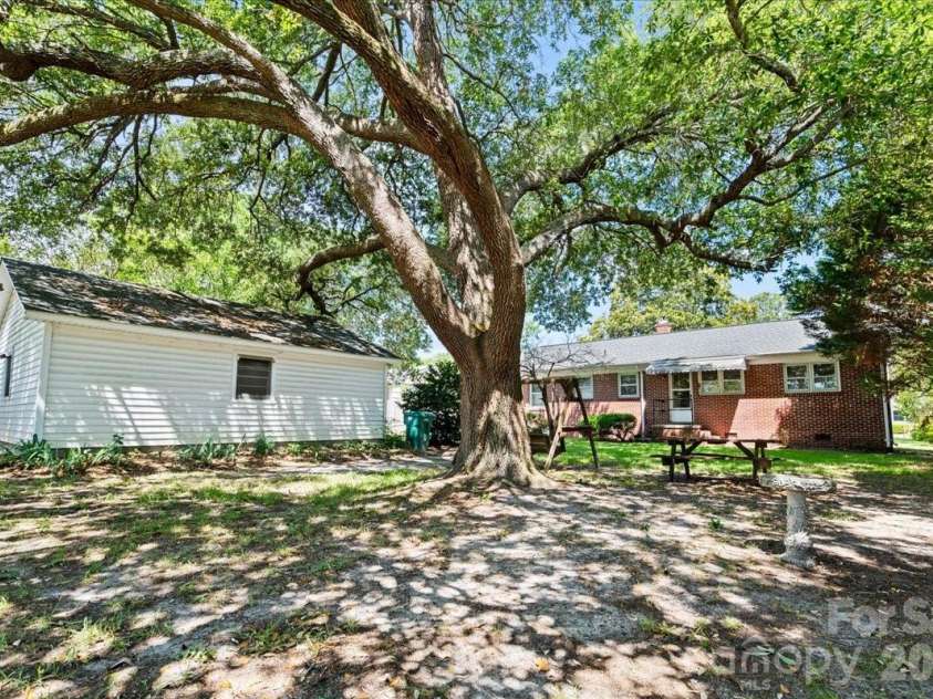 63 Lynn Avenue, Cheraw, SC 29520.  MLS# CAR4398492, YatesRealty ID 33763. 