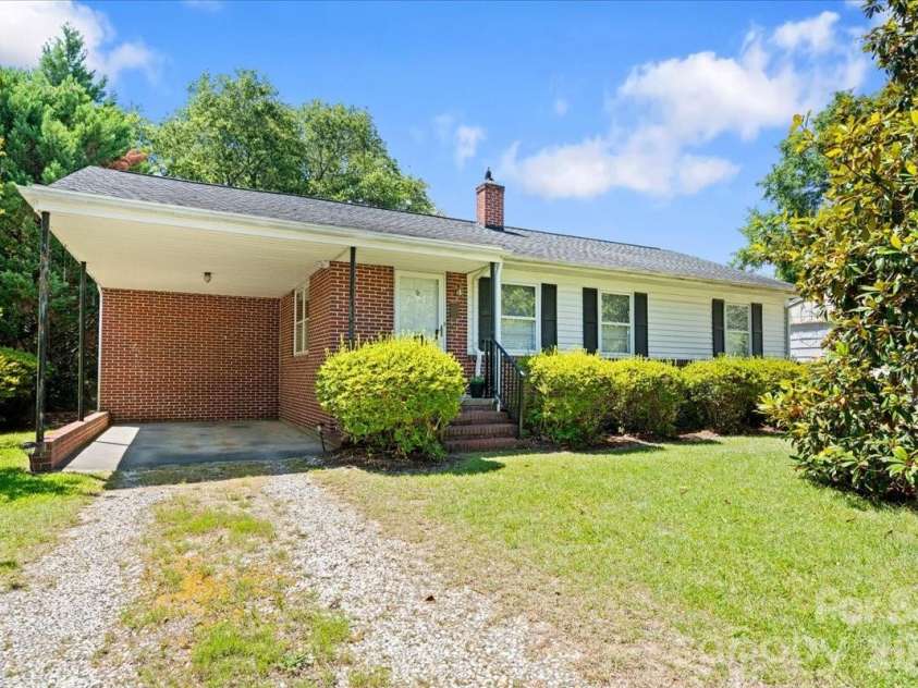 63 Lynn Avenue, Cheraw, SC 29520.  MLS# CAR4398492, YatesRealty ID 33763. 