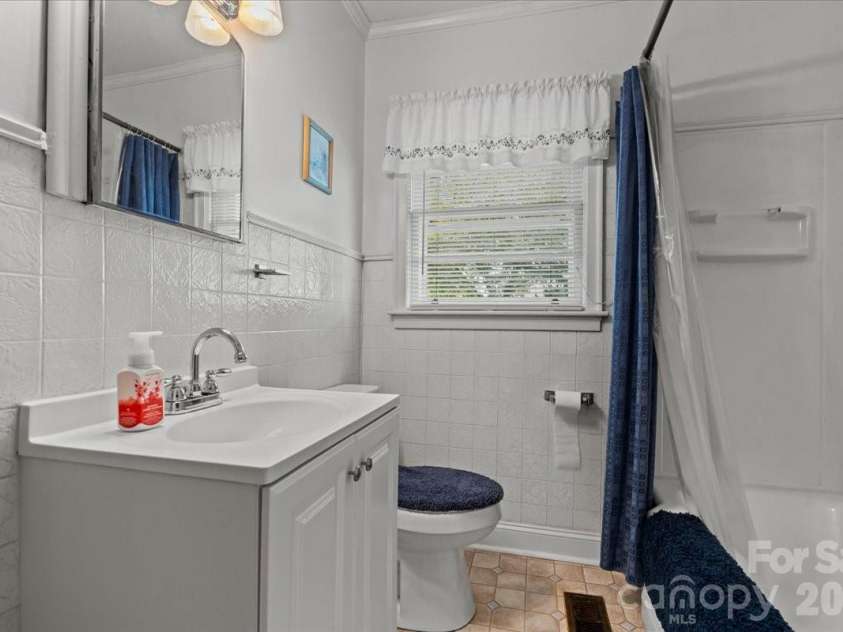 63 Lynn Avenue, Cheraw, SC 29520.  MLS# CAR4398492, YatesRealty ID 33763. 