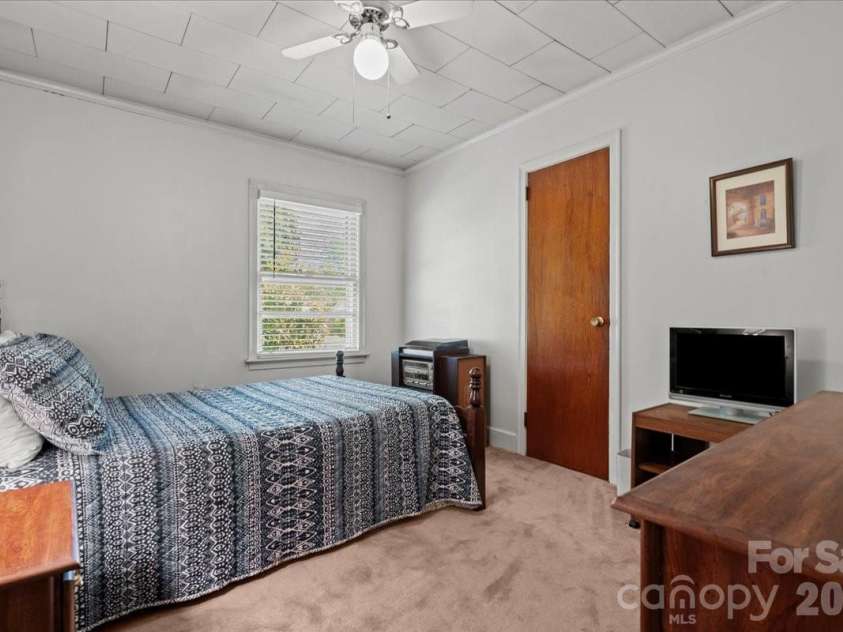 63 Lynn Avenue, Cheraw, SC 29520.  MLS# CAR4398492, YatesRealty ID 33763. 