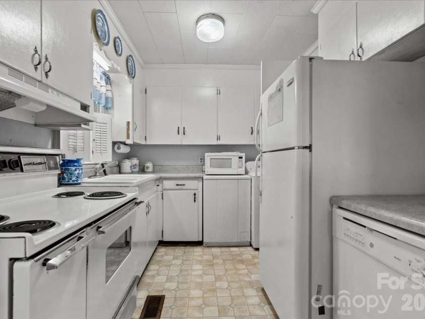 63 Lynn Avenue, Cheraw, SC 29520.  MLS# CAR4398492, YatesRealty ID 33763. 