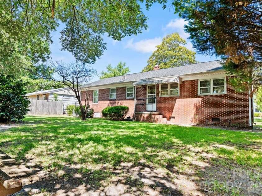 63 Lynn Avenue, Cheraw, SC 29520.  MLS# CAR4398492, YatesRealty ID 33763. 