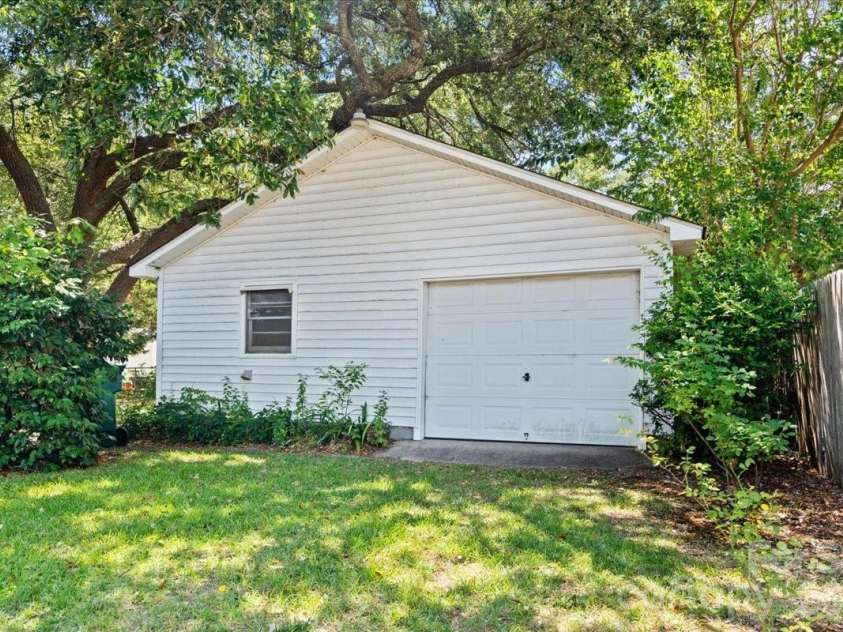 63 Lynn Avenue, Cheraw, SC 29520.  MLS# CAR4398492, YatesRealty ID 33763. 