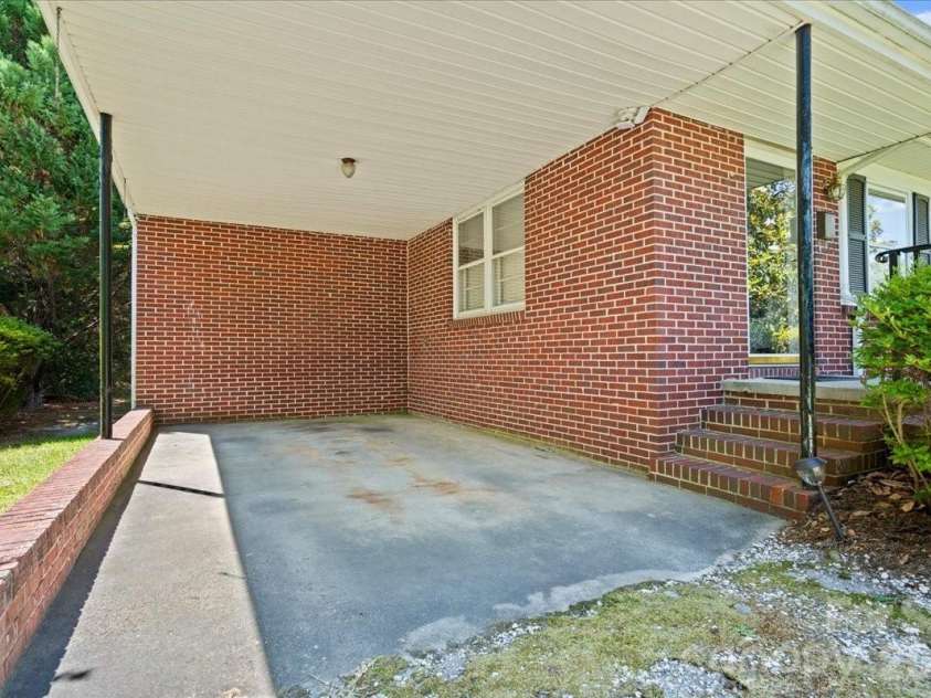 63 Lynn Avenue, Cheraw, SC 29520.  MLS# CAR4398492, YatesRealty ID 33763. 